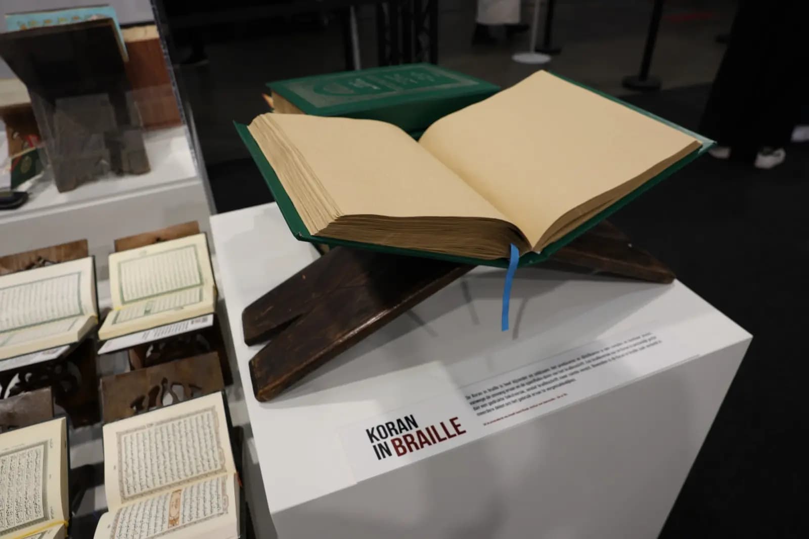 Werken uit de privébibliotheek van Ustadh Saoed, tentoongesteld op de expositie