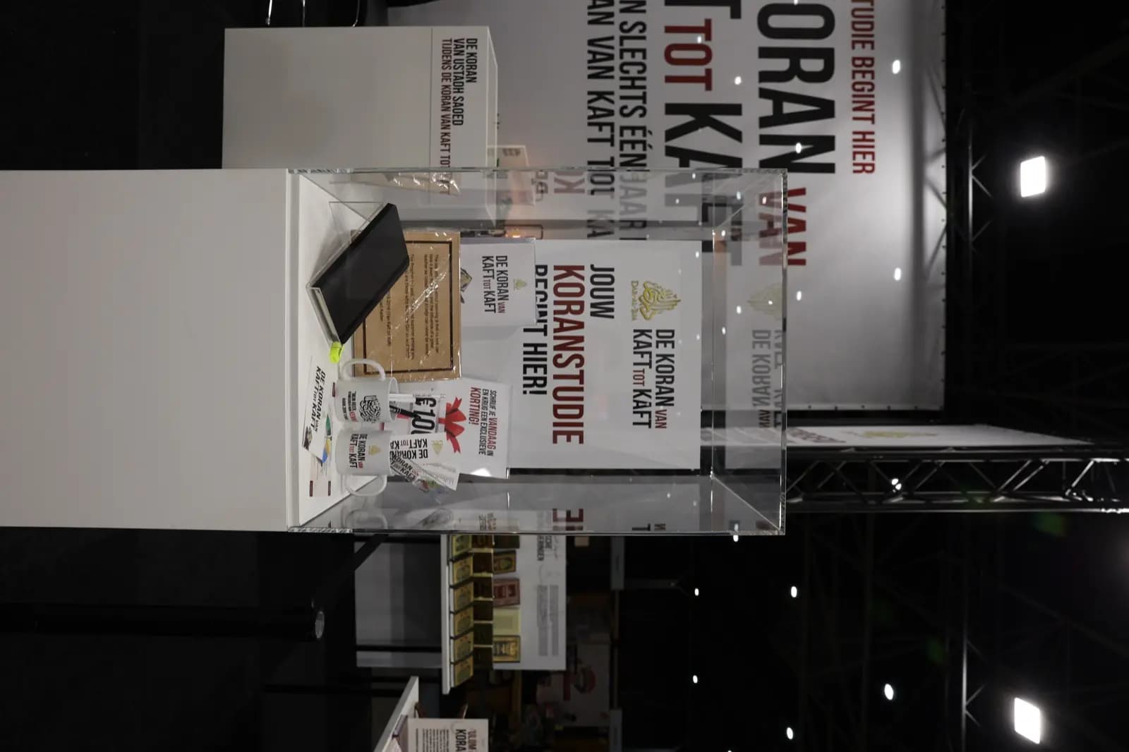 Werken uit de privébibliotheek van Ustadh Saoed, tentoongesteld op de expositie