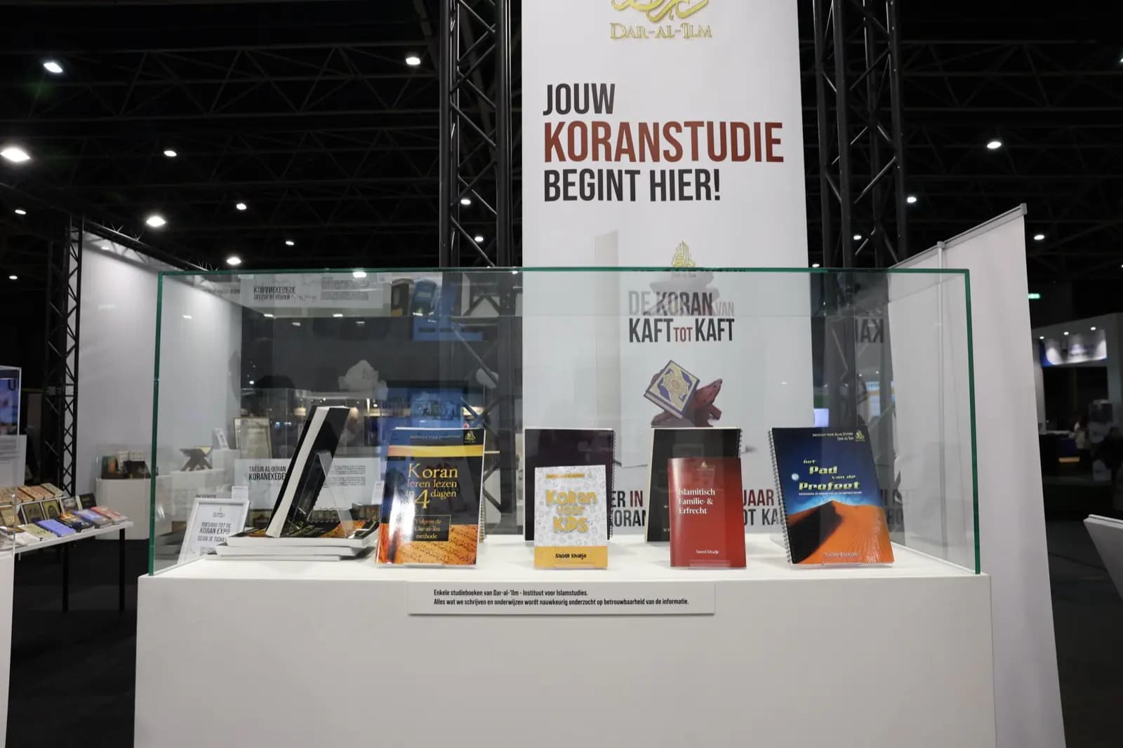 Werken uit de privébibliotheek van Ustadh Saoed, tentoongesteld op de expositie
