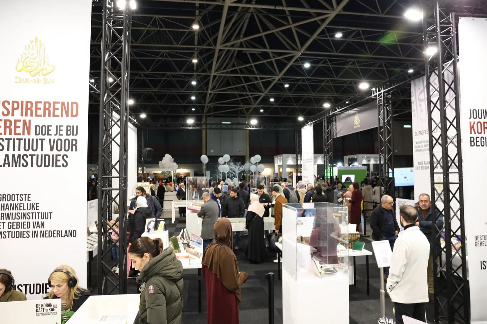 Werken uit de privébibliotheek van Ustadh Saoed, tentoongesteld op de expositie